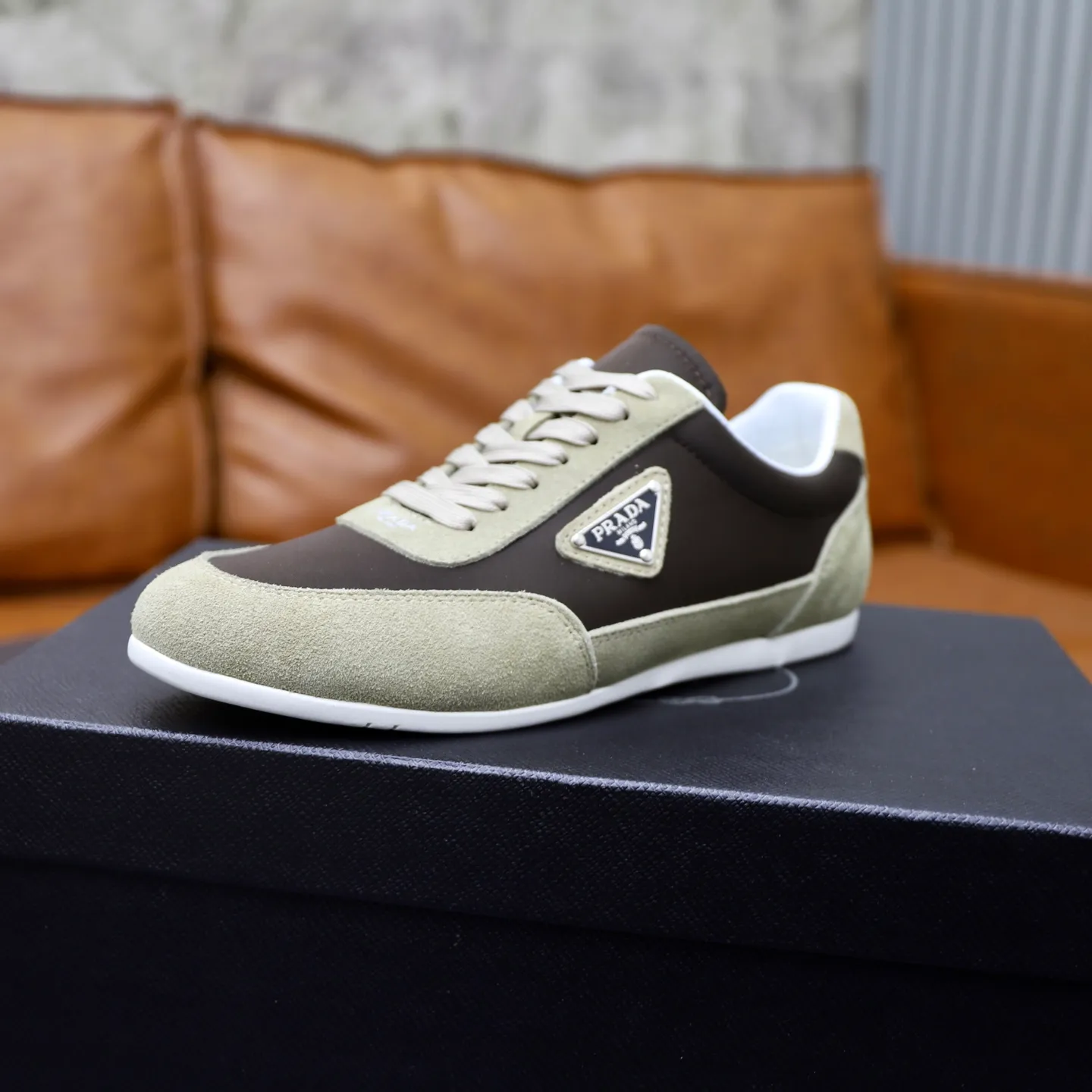 Men's shoes: 440💰🙅‍♂️🙅‍♂️🙅‍♂️ Brand: PRADA Standard code: 38–44 (45 can be customized) Level: Same as the official website Material: Original fabric Comfortable and breathable lining Lightweight and wear-resistant outsole Style category: Men's fashionable casual shoes and boots Running sneakers Distinguished luxury brand elements Top luxury Color: actual picture color